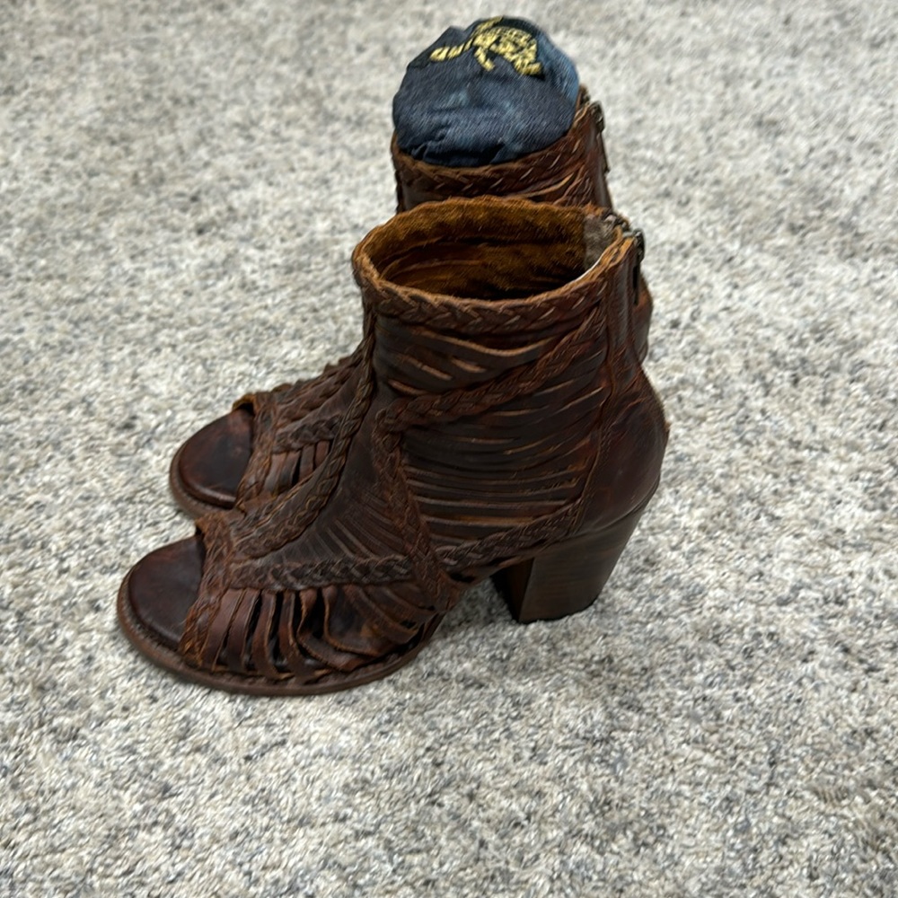 Freebird by Steven Bella boots / booties size 9